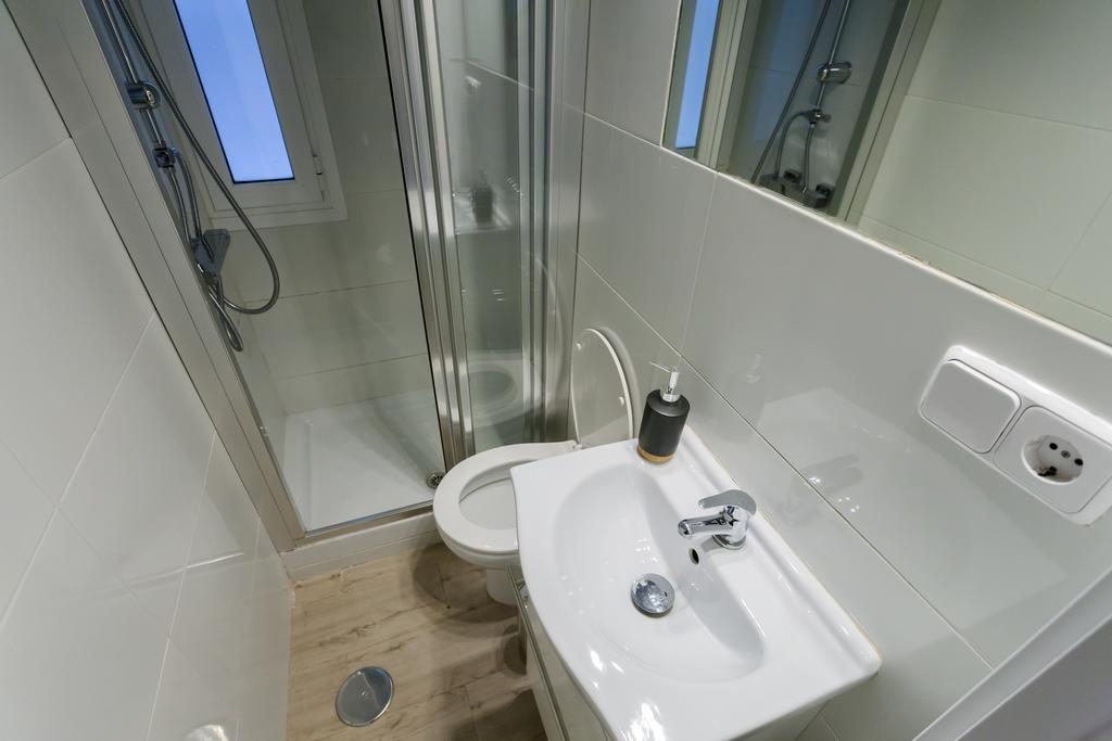 מדריד Dobo Rooms Ronda De Segovia מראה חיצוני תמונה