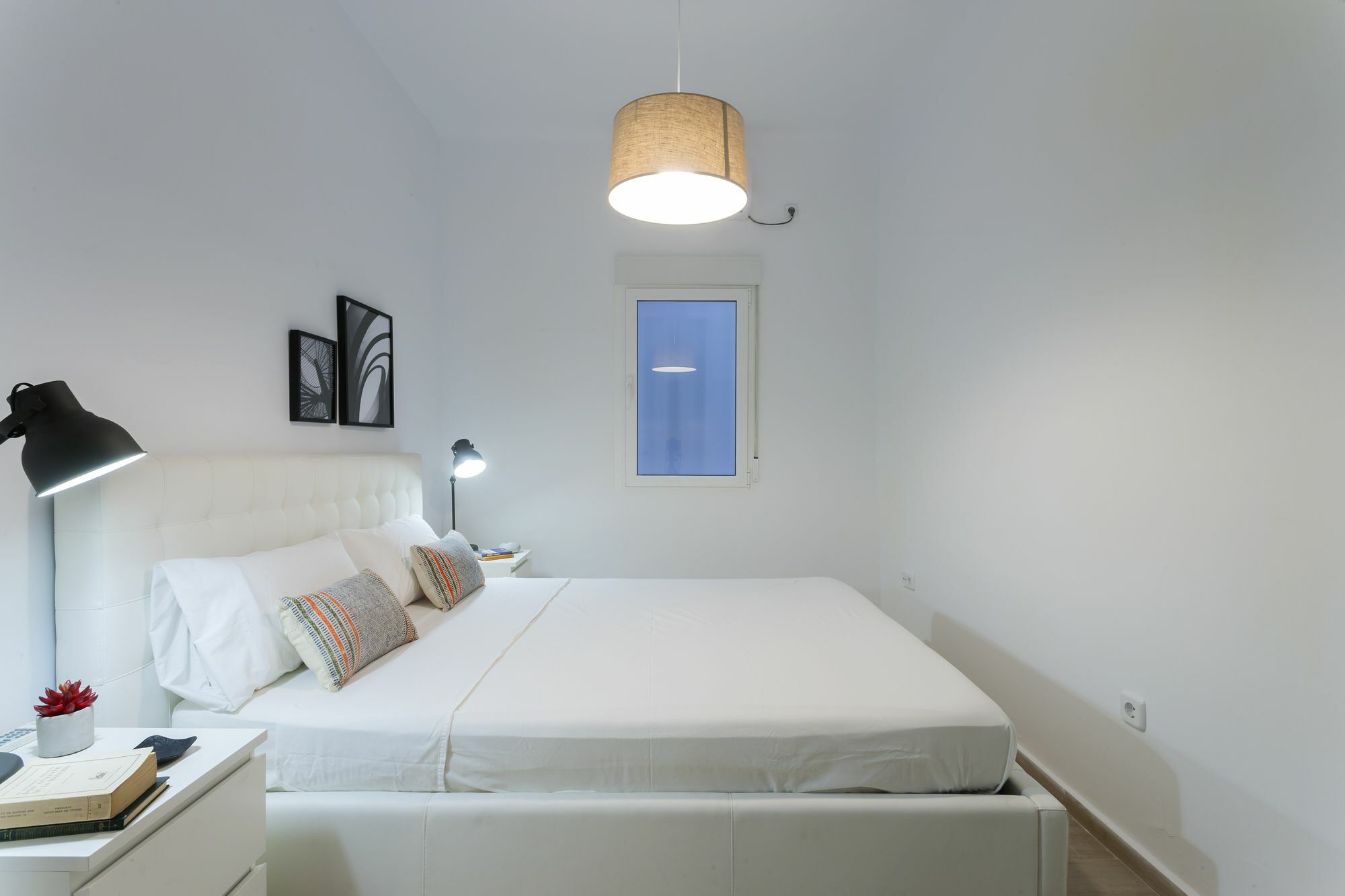 מדריד Dobo Rooms Ronda De Segovia מראה חיצוני תמונה