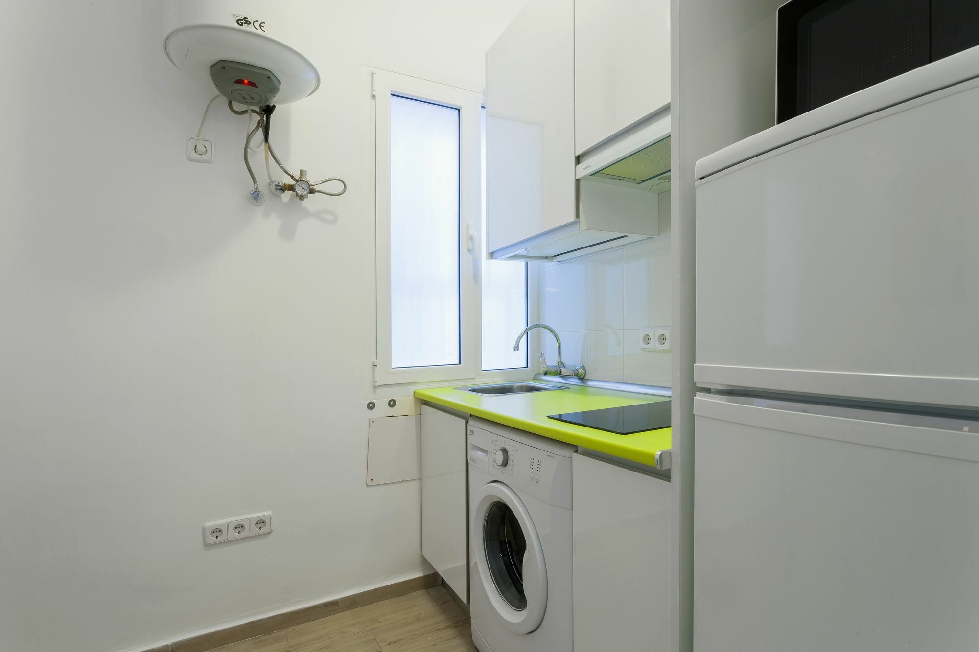 מדריד Dobo Rooms Ronda De Segovia מראה חיצוני תמונה