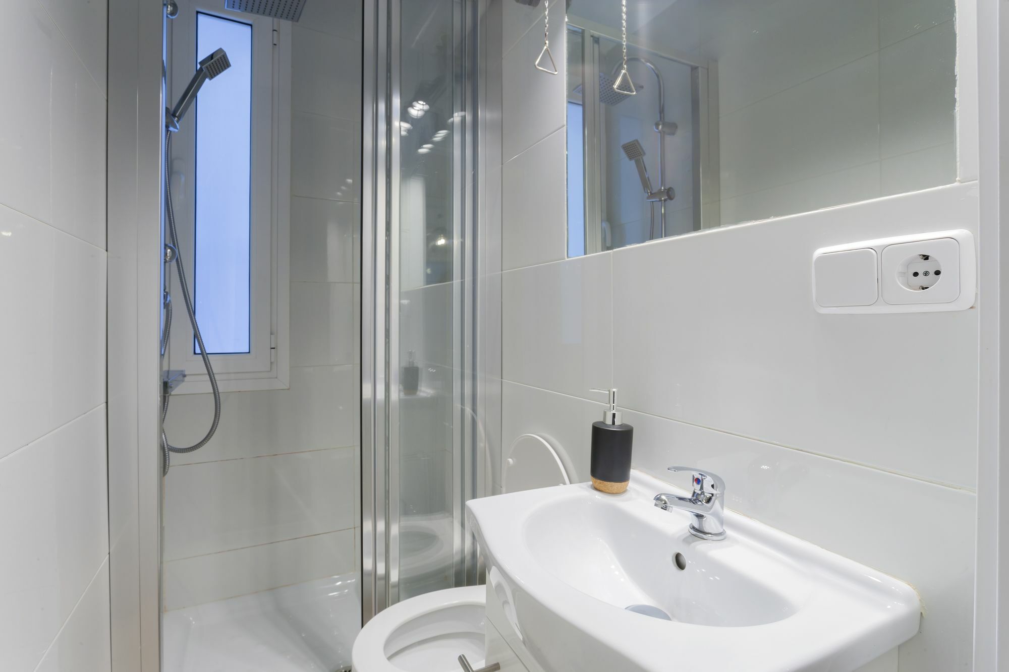 מדריד Dobo Rooms Ronda De Segovia מראה חיצוני תמונה